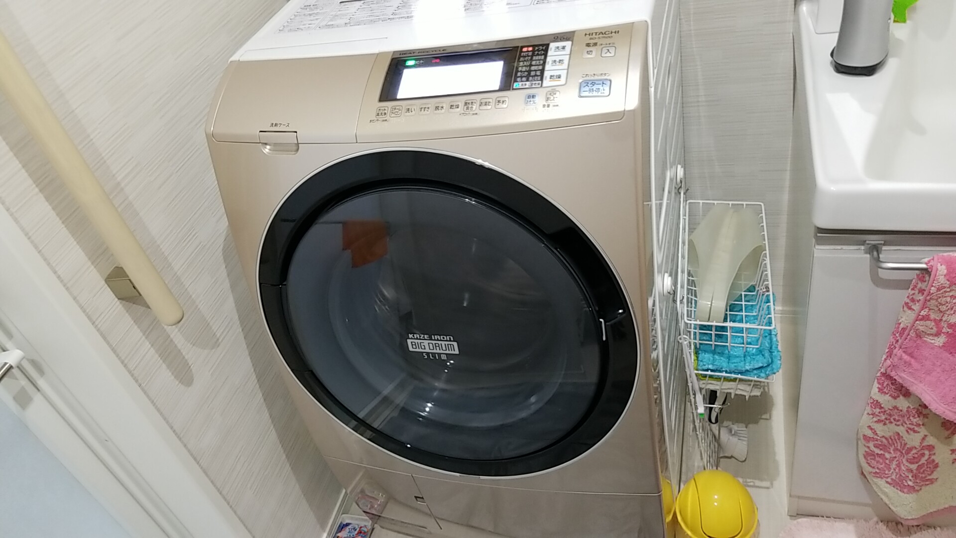 名古屋市南区笠寺 日立製ドラム式洗濯機分解クリーニング作業